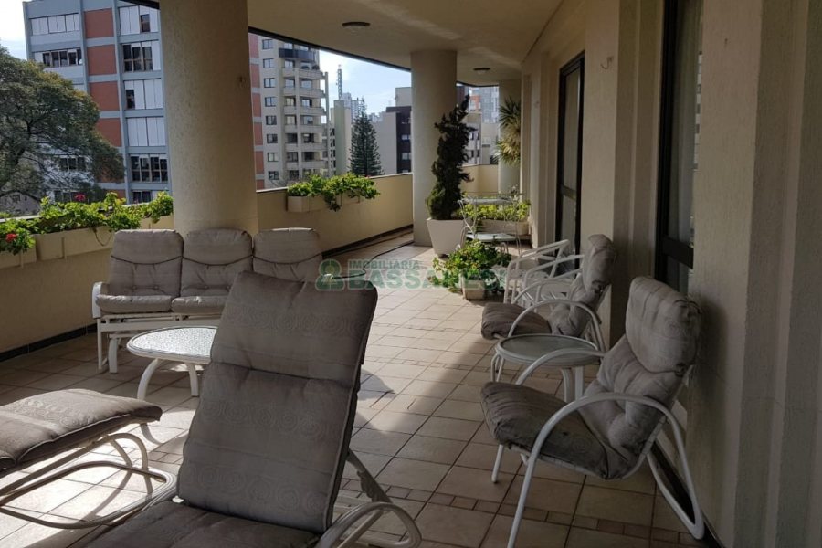 Apto Mobiliado com 600m², 3 dormitórios, 4 vagas, no bairro Centro em Caxias do Sul para Comprar