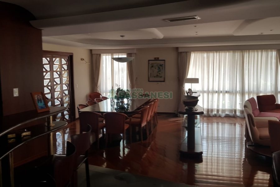 Apto Mobiliado com 600m², 3 dormitórios, 4 vagas, no bairro Centro em Caxias do Sul para Comprar