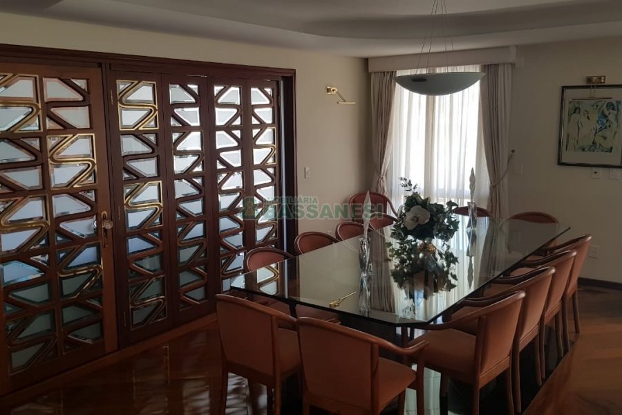 Apto Mobiliado com 600m², 3 dormitórios, 4 vagas, no bairro Centro em Caxias do Sul para Comprar