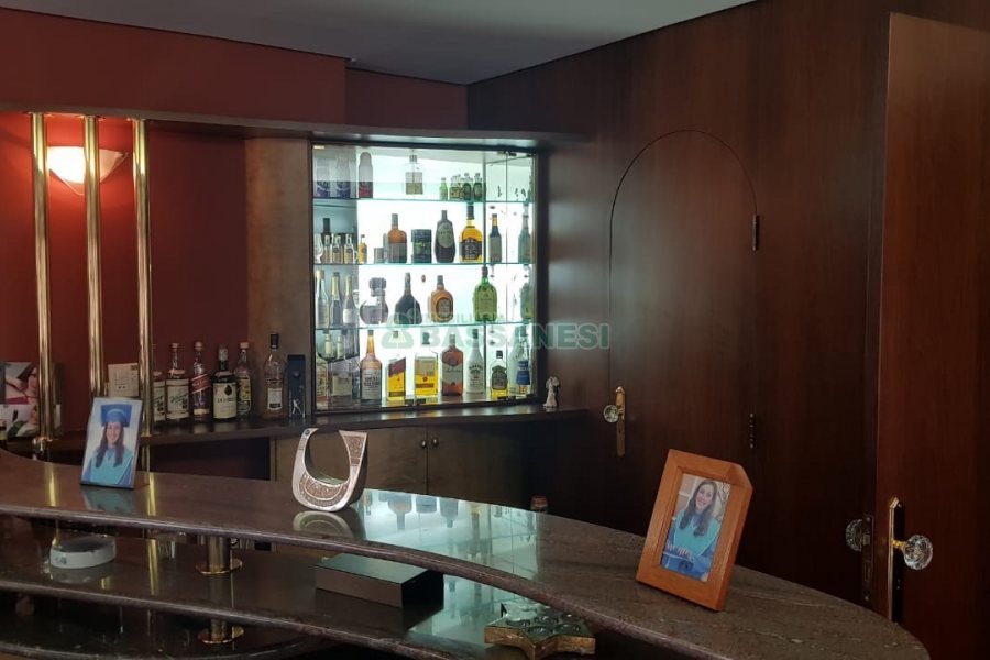 Apto Mobiliado com 600m², 3 dormitórios, 4 vagas, no bairro Centro em Caxias do Sul para Comprar