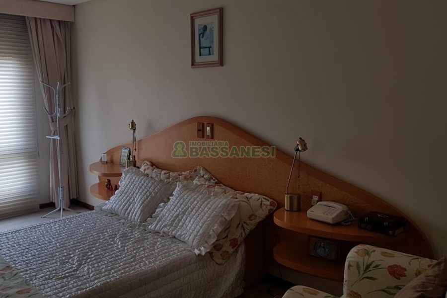 Apto Mobiliado com 600m², 3 dormitórios, 4 vagas, no bairro Centro em Caxias do Sul para Comprar