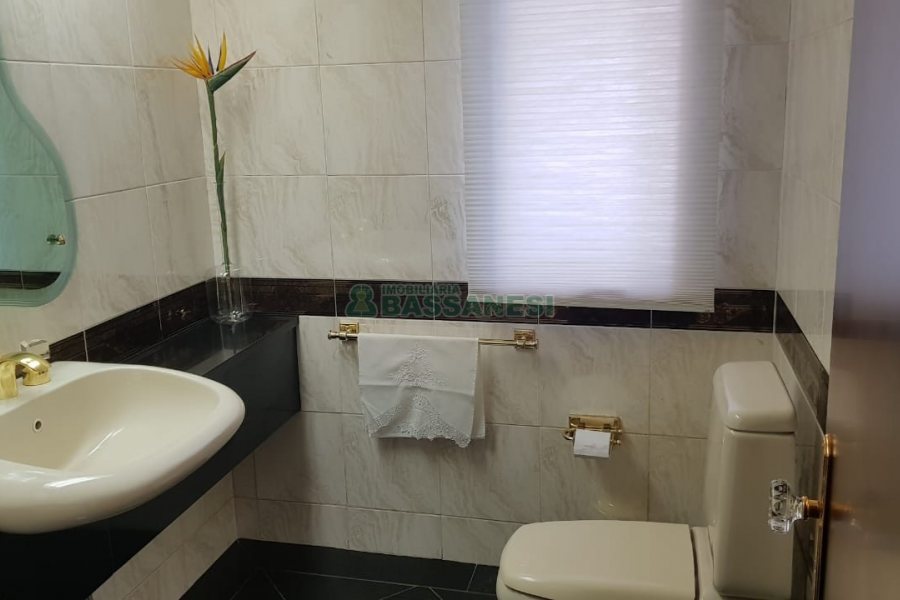 Apto Mobiliado com 600m², 3 dormitórios, 4 vagas, no bairro Centro em Caxias do Sul para Comprar