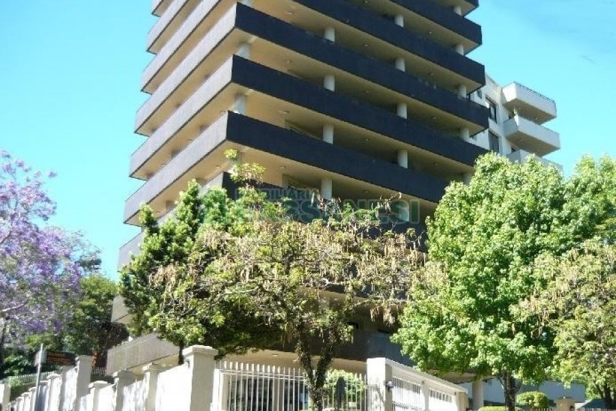 Apto Mobiliado com 600m², 3 dormitórios, 4 vagas, no bairro Centro em Caxias do Sul para Comprar