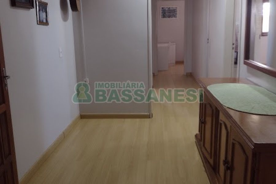 Casa com 400m², 5 dormitórios, 5 vagas, no bairro Desvio Rizzo em Caxias do Sul para Comprar