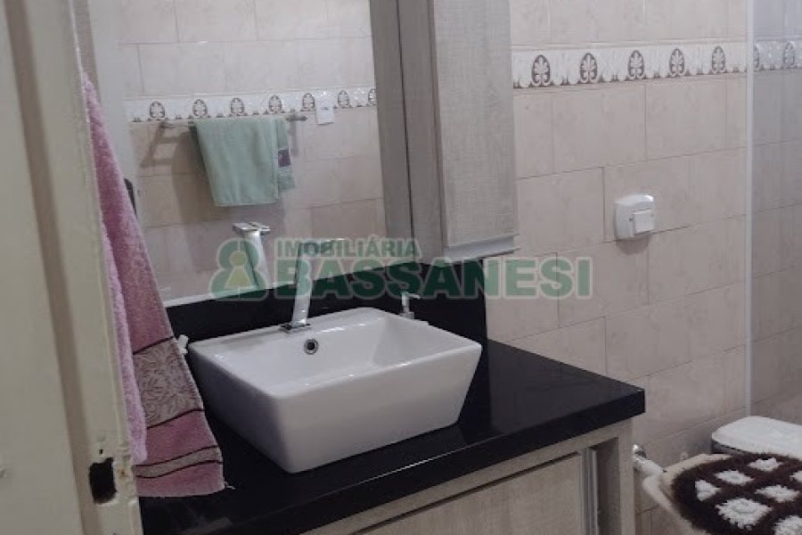 Casa com 400m², 5 dormitórios, 5 vagas, no bairro Desvio Rizzo em Caxias do Sul para Comprar