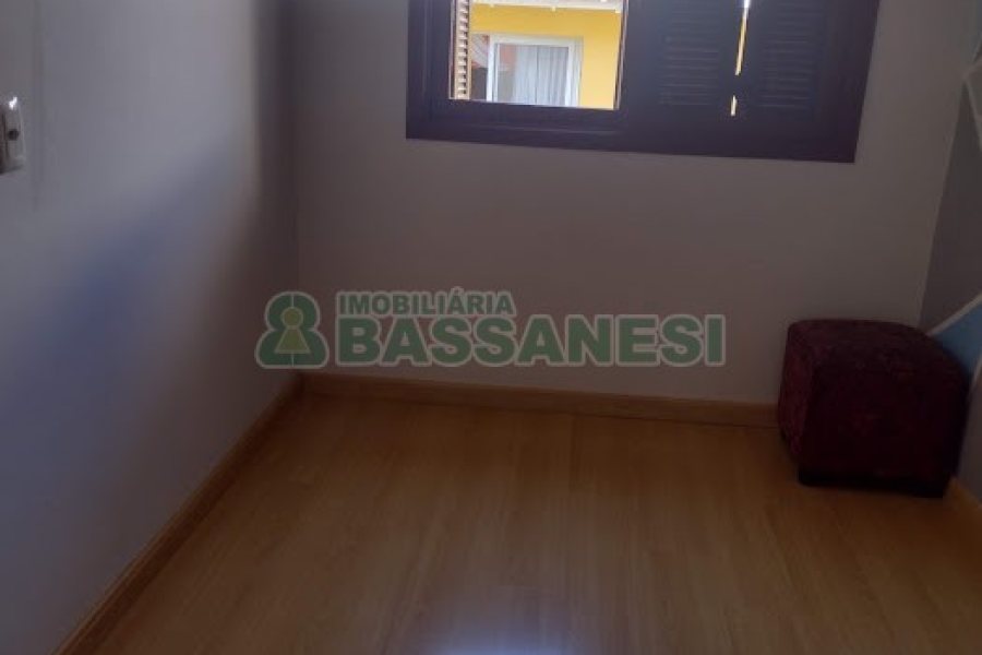 Casa com 400m², 5 dormitórios, 5 vagas, no bairro Desvio Rizzo em Caxias do Sul para Comprar
