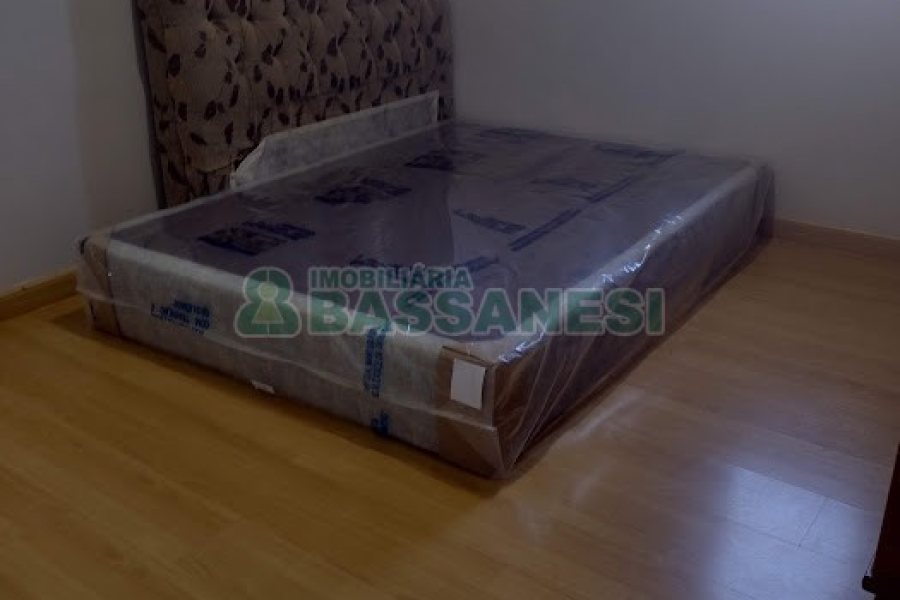 Casa com 400m², 5 dormitórios, 5 vagas, no bairro Desvio Rizzo em Caxias do Sul para Comprar