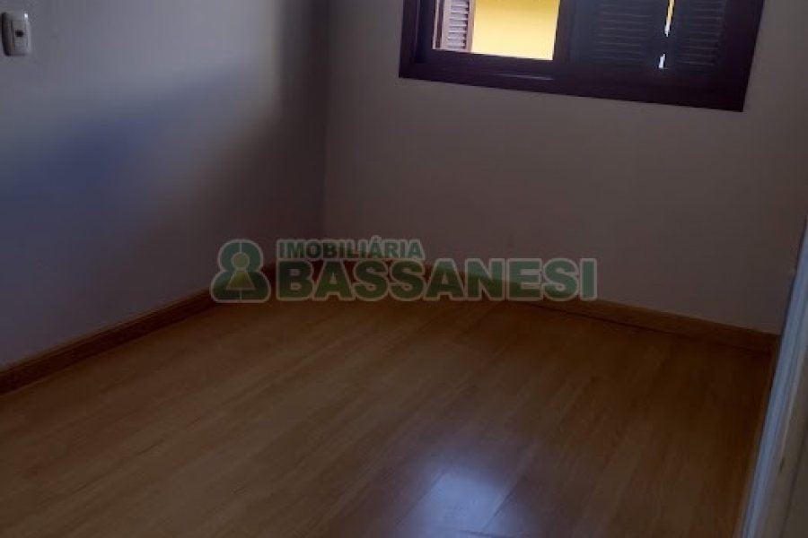 Casa com 400m², 5 dormitórios, 5 vagas, no bairro Desvio Rizzo em Caxias do Sul para Comprar