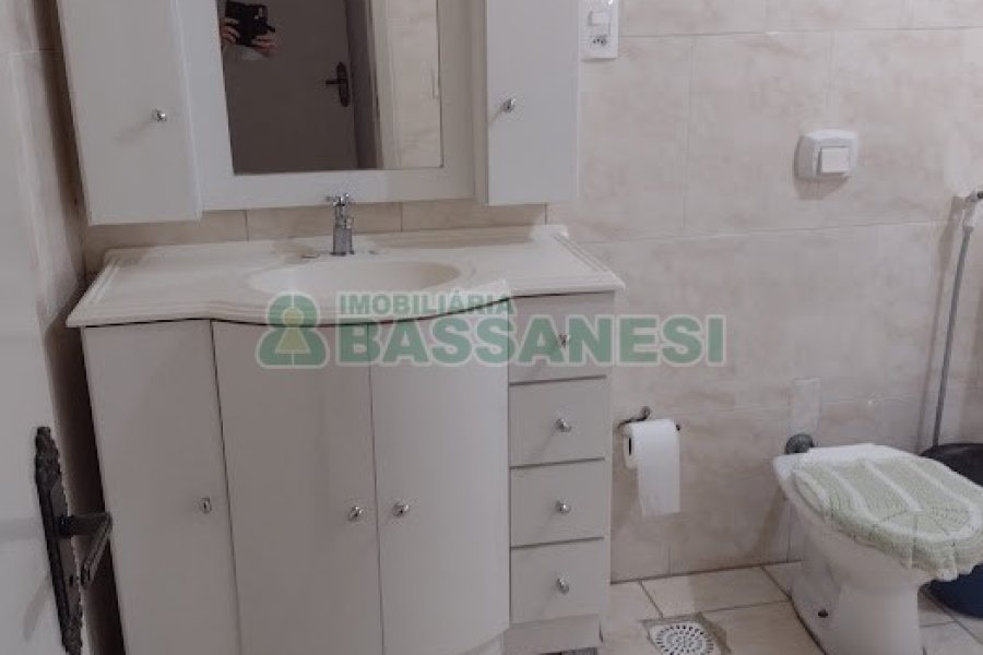 Casa com 400m², 5 dormitórios, 5 vagas, no bairro Desvio Rizzo em Caxias do Sul para Comprar