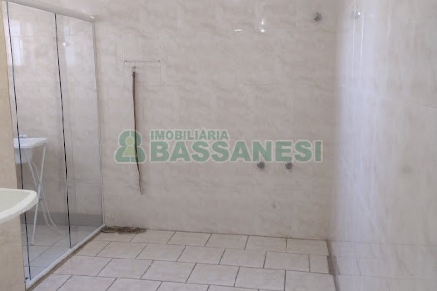 Casa com 400m², 5 dormitórios, 5 vagas, no bairro Desvio Rizzo em Caxias do Sul para Comprar