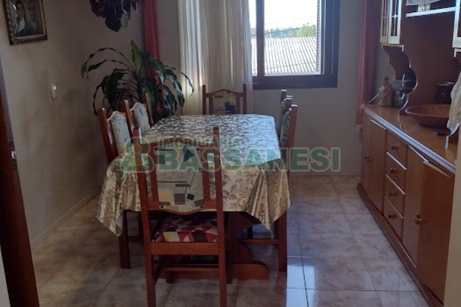 Casa com 400m², 5 dormitórios, 5 vagas, no bairro Desvio Rizzo em Caxias do Sul para Comprar