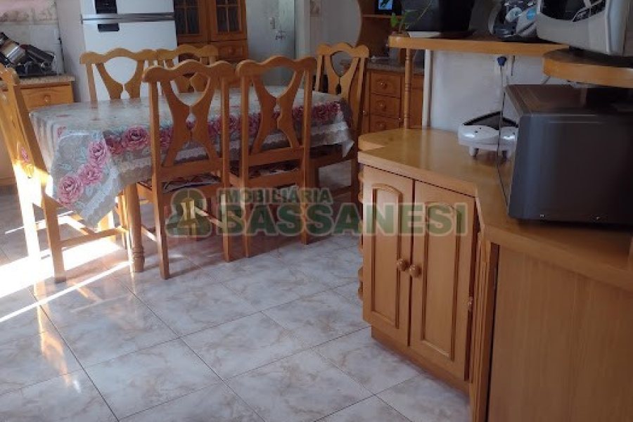 Casa com 400m², 5 dormitórios, 5 vagas, no bairro Desvio Rizzo em Caxias do Sul para Comprar