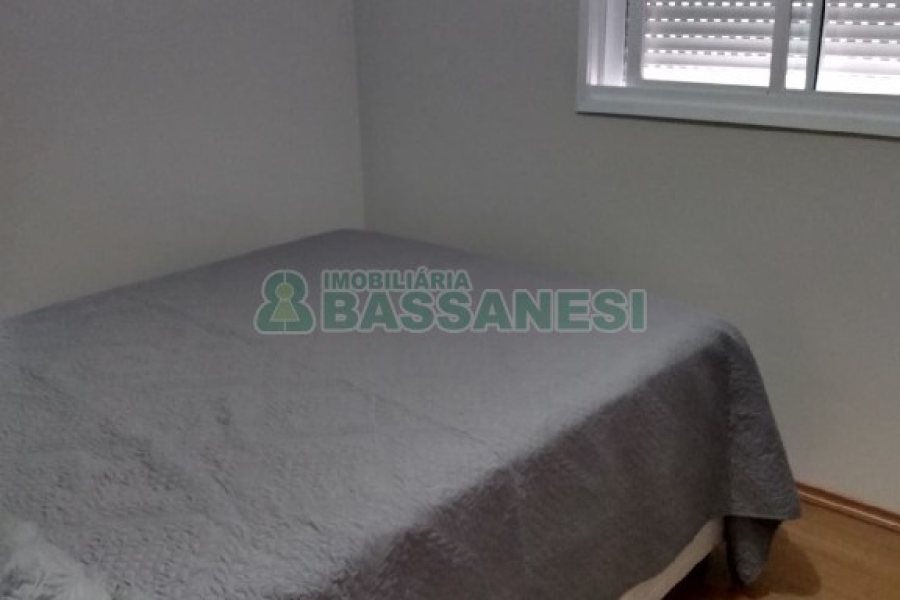 Sobrado com 62m², 2 dormitórios, 1 vaga, no bairro Esplanada em Caxias do Sul para Comprar