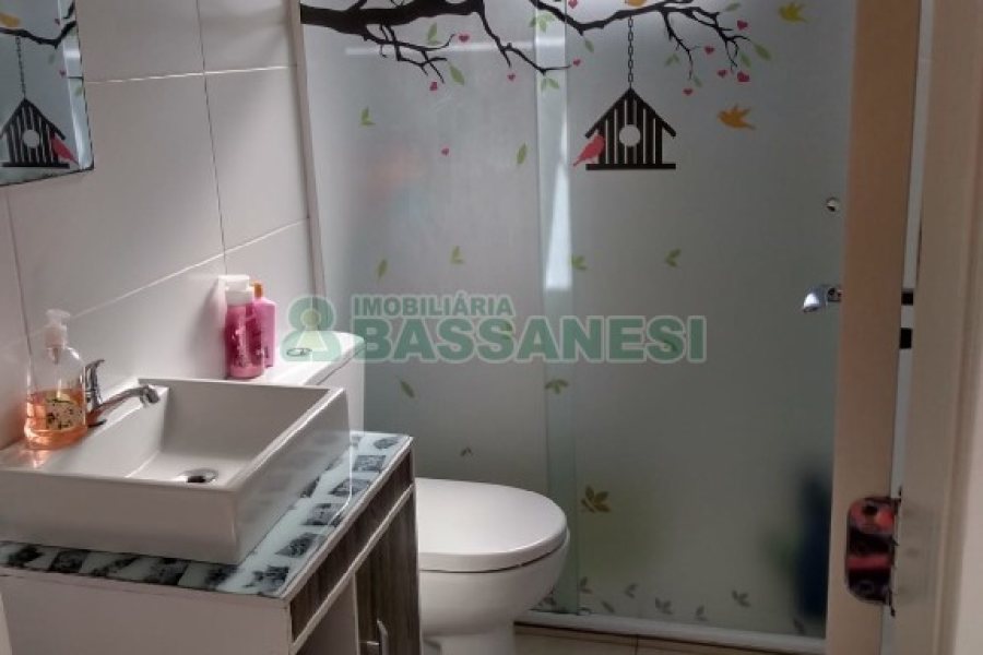 Sobrado com 62m², 2 dormitórios, 1 vaga, no bairro Esplanada em Caxias do Sul para Comprar