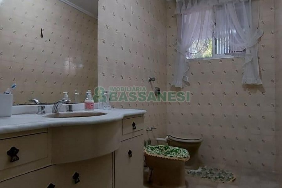 Apto Mobiliado com 132m², 3 dormitórios, 1 vaga, no bairro Centro em Caxias do Sul para Alugar