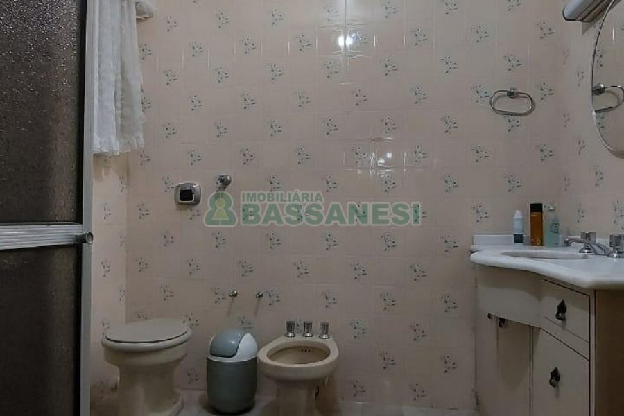 Apto Mobiliado com 132m², 3 dormitórios, 1 vaga, no bairro Centro em Caxias do Sul para Alugar