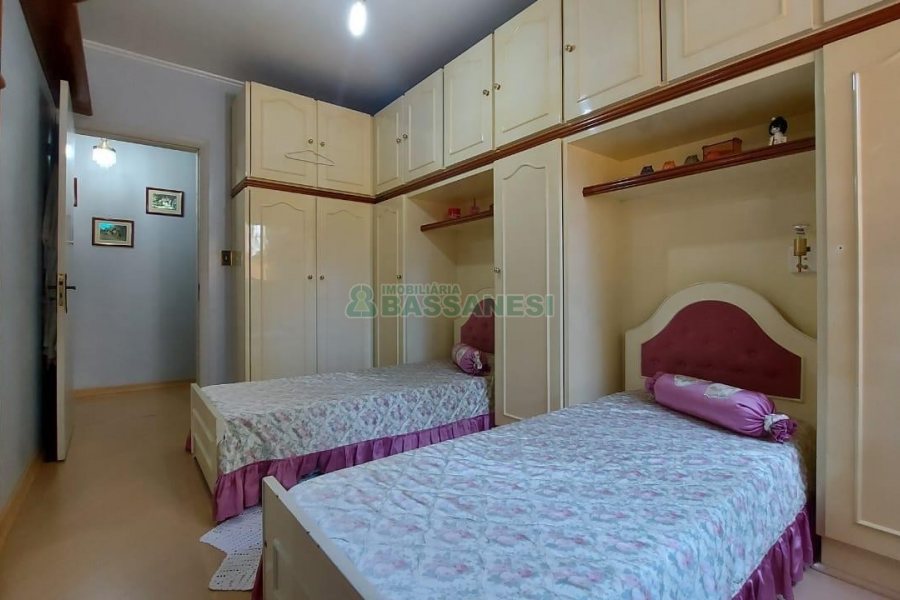 Apto Mobiliado com 132m², 3 dormitórios, 1 vaga, no bairro Centro em Caxias do Sul para Alugar