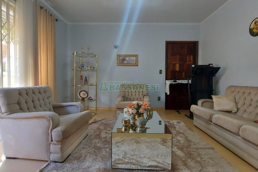 Apto Mobiliado com 132m², 3 dormitórios, 1 vaga, no bairro Centro em Caxias do Sul para Alugar