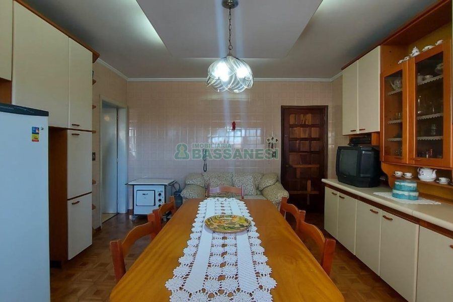 Apto Mobiliado com 132m², 3 dormitórios, 1 vaga, no bairro Centro em Caxias do Sul para Alugar