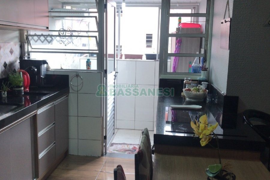 Apartamento com 58m², 2 dormitórios, 1 vaga, no bairro Centenário em Caxias do Sul para Comprar