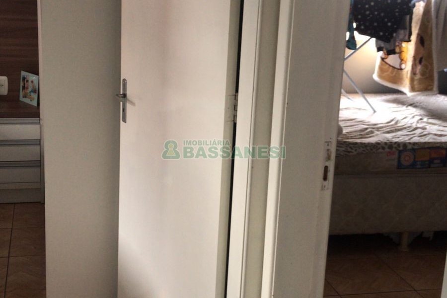 Apartamento com 58m², 2 dormitórios, 1 vaga, no bairro Centenário em Caxias do Sul para Comprar