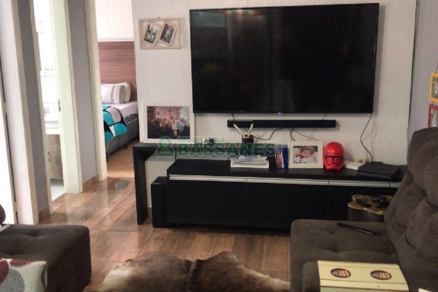 Apartamento com 58m², 2 dormitórios, 1 vaga, no bairro Centenário em Caxias do Sul para Comprar