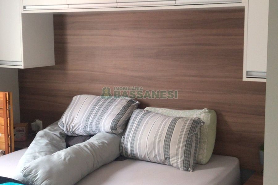 Apartamento com 58m², 2 dormitórios, 1 vaga, no bairro Centenário em Caxias do Sul para Comprar
