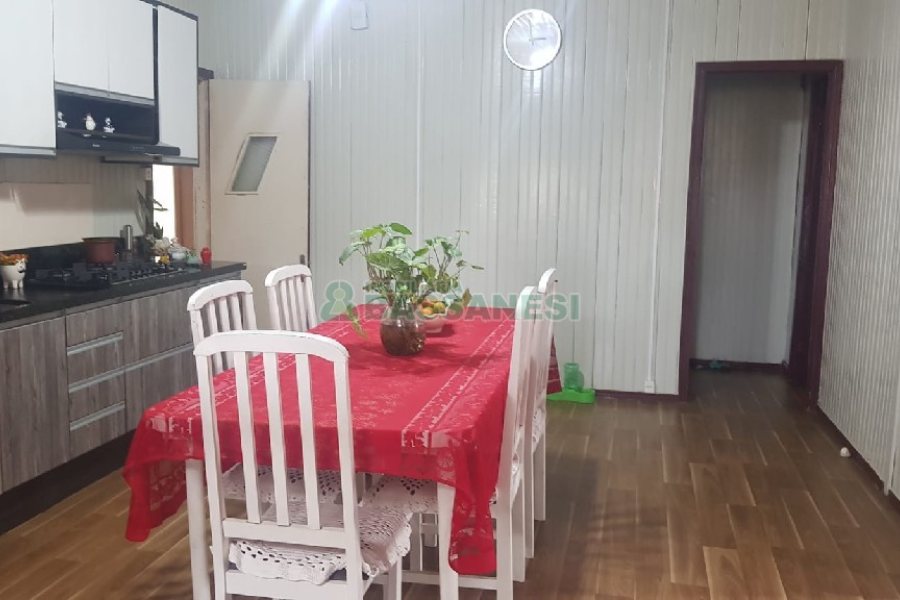 Casa com 223m², 4 dormitórios, 1 vaga, no bairro Rio Branco em Caxias do Sul para Comprar