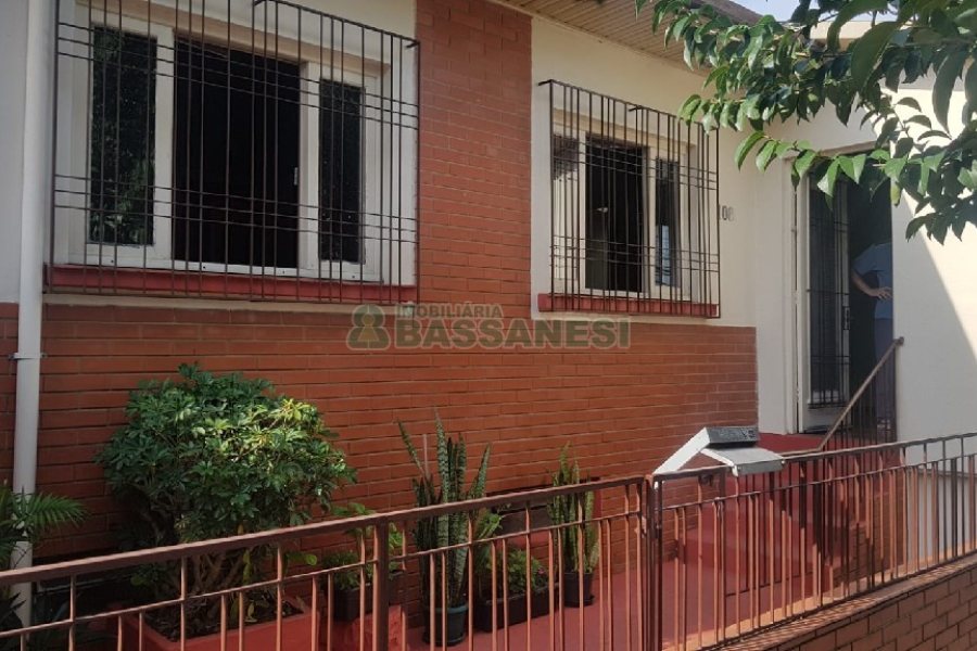 Casa com 223m², 4 dormitórios, 1 vaga, no bairro Rio Branco em Caxias do Sul para Comprar