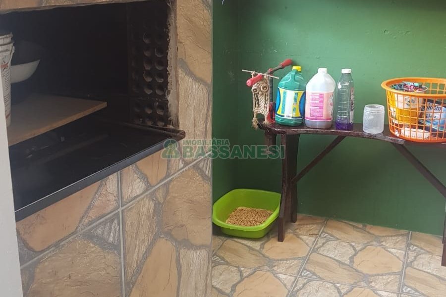 Casa com 223m², 4 dormitórios, 1 vaga, no bairro Rio Branco em Caxias do Sul para Comprar