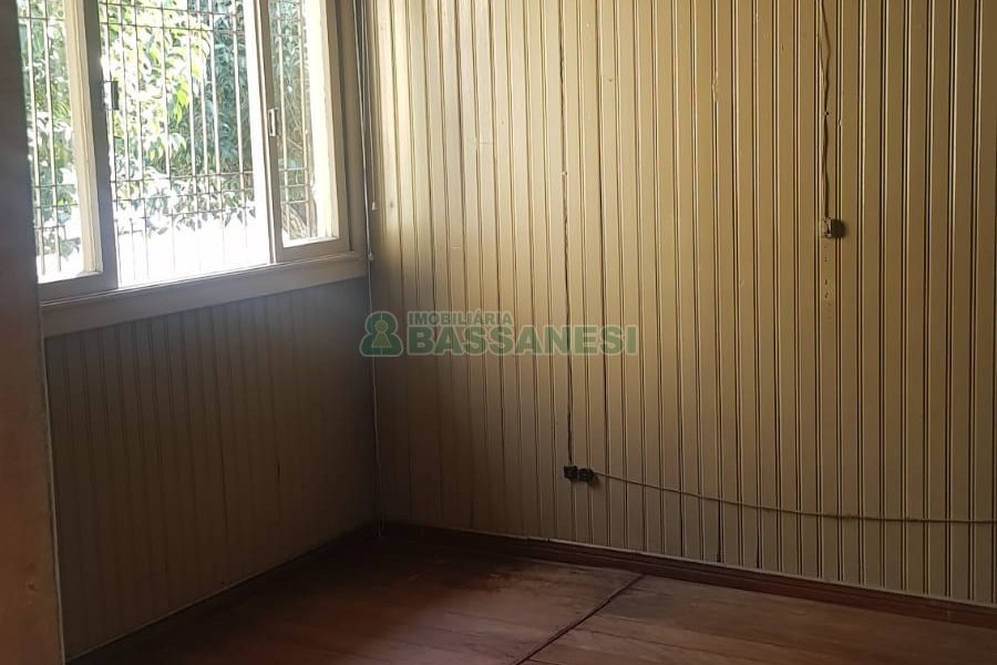 Casa com 223m², 4 dormitórios, 1 vaga, no bairro Rio Branco em Caxias do Sul para Comprar