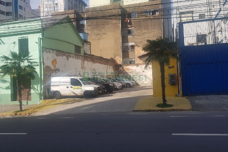 Terreno, no bairro Centro em Caxias do Sul para Comprar