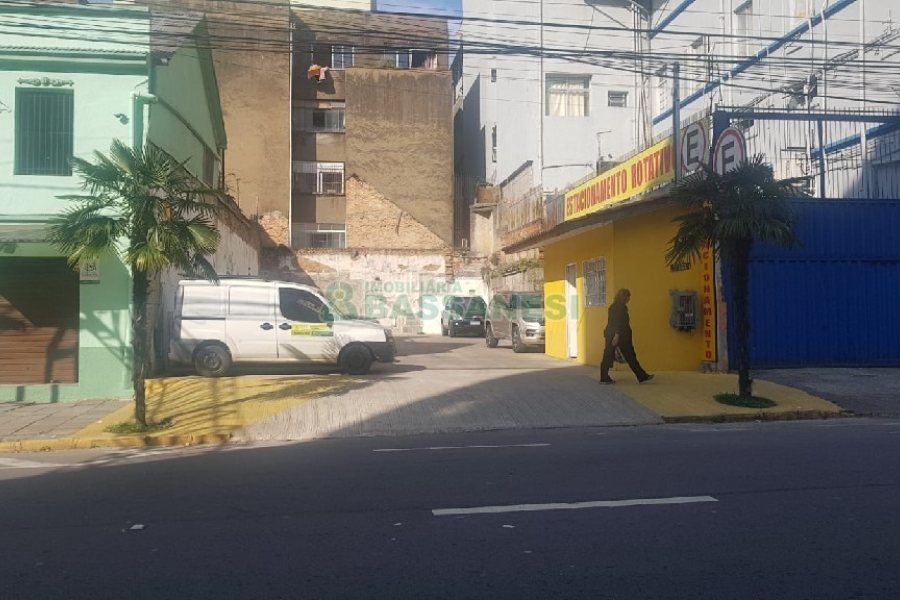 Terreno, no bairro Centro em Caxias do Sul para Comprar