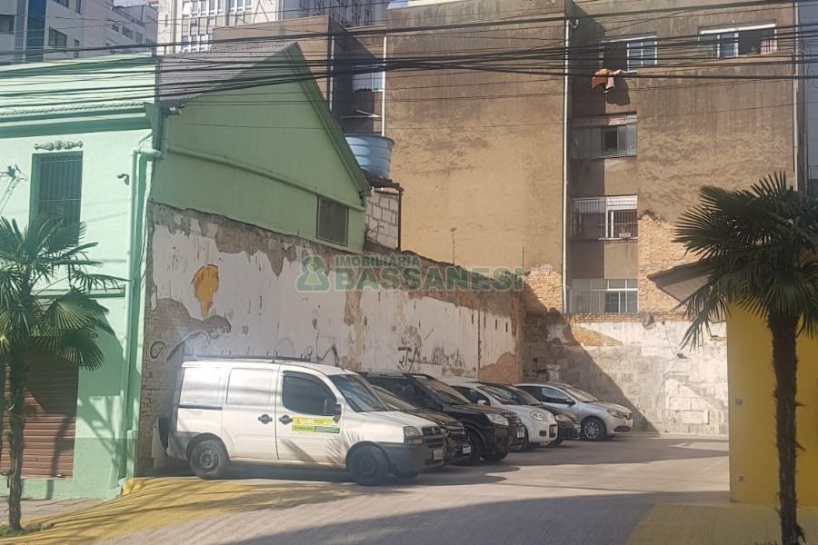 Terreno, no bairro Centro em Caxias do Sul para Comprar