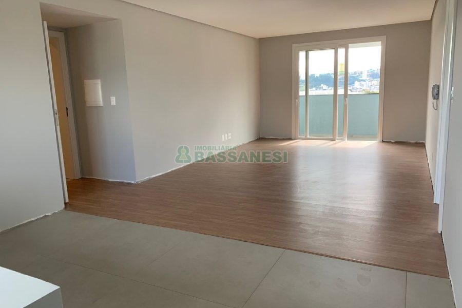 Apartamento com 89m², 2 dormitórios, 2 vagas, no bairro Santa Catarina em Caxias do Sul para Comprar