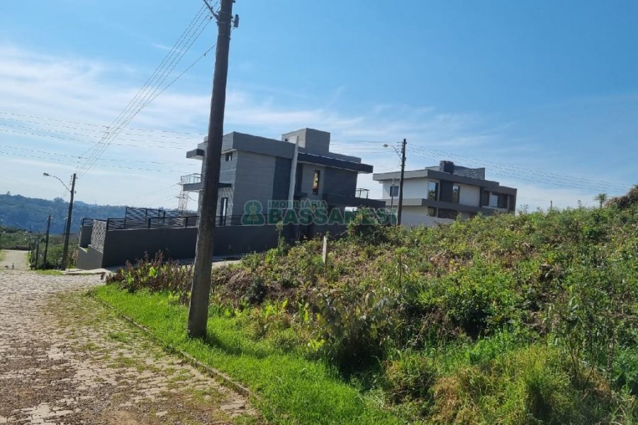 Terreno com 750m², no bairro Nossa Senhora da Saúde em Caxias do Sul para Comprar