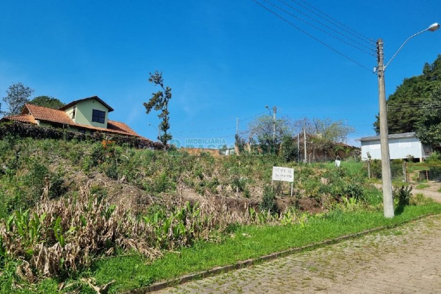 Terreno com 750m², no bairro Nossa Senhora da Saúde em Caxias do Sul para Comprar