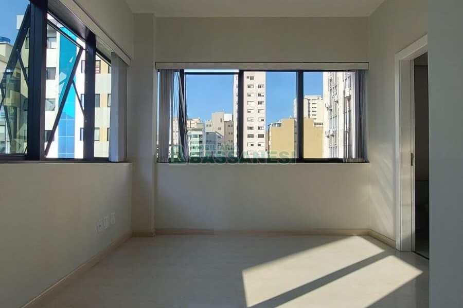 Sala com 60m², no bairro Centro em Caxias do Sul para Alugar