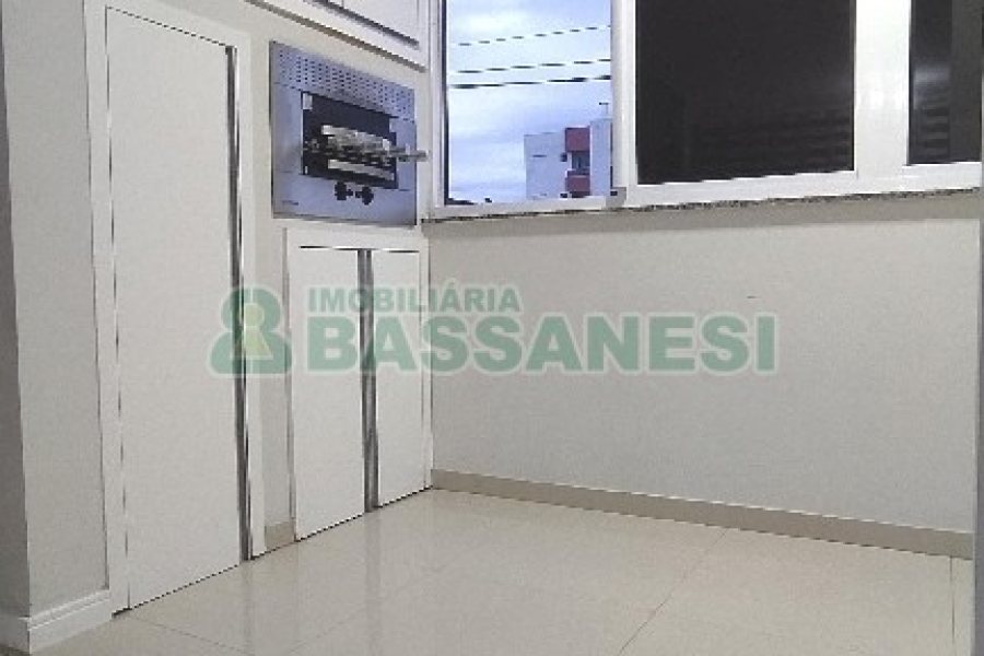 Apartamento com 53m², 2 dormitórios, 1 vaga, no bairro Cidade Nova em Caxias do Sul para Comprar