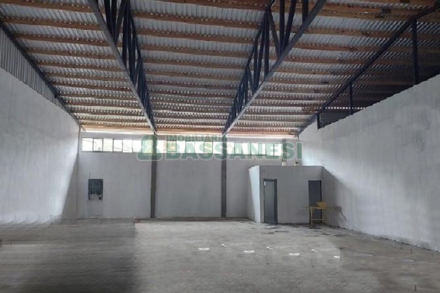 Pavilhão com 400m², no bairro Forqueta em Caxias do Sul para Alugar