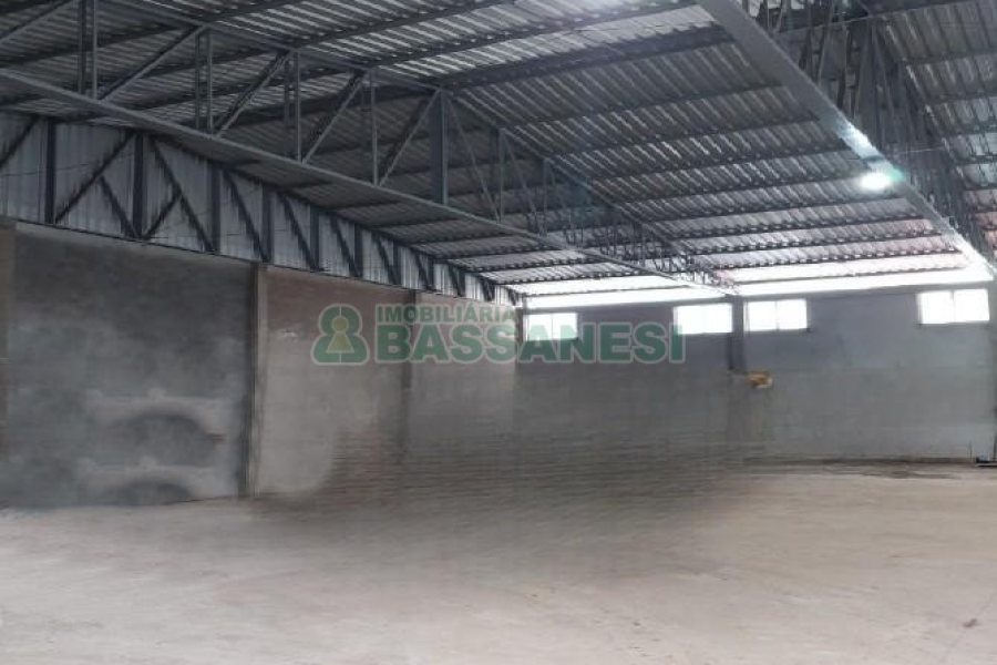 Pavilhão com 400m², no bairro Forqueta em Caxias do Sul para Alugar