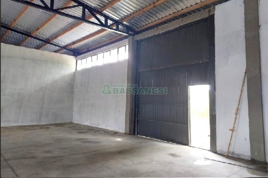Pavilhão com 400m², no bairro Forqueta em Caxias do Sul para Alugar