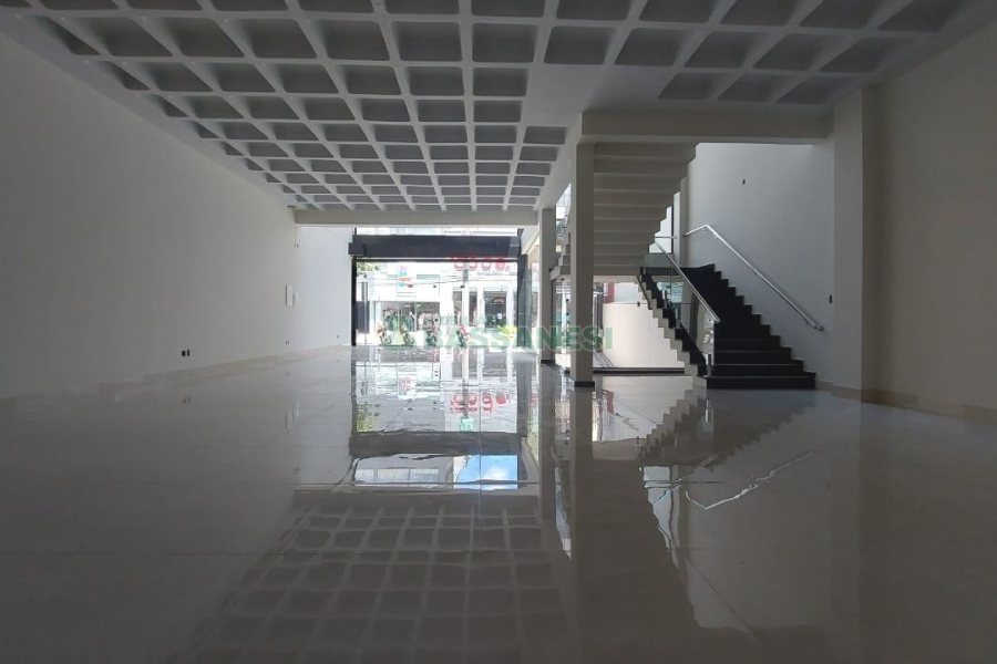 Loja com 522m², no bairro São Pelegrino em Caxias do Sul para Alugar