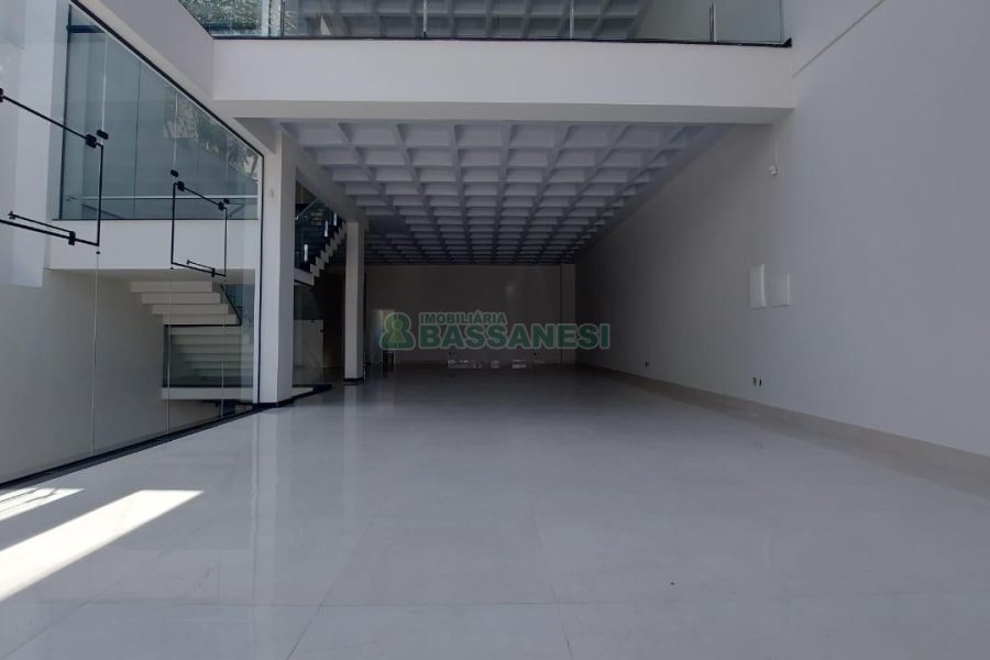 Loja com 522m², no bairro São Pelegrino em Caxias do Sul para Alugar