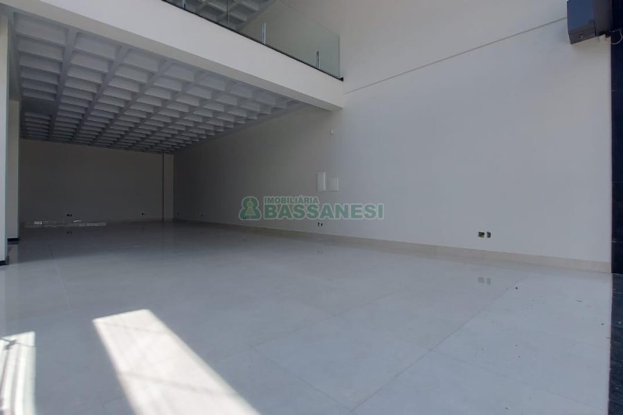 Loja com 522m², no bairro São Pelegrino em Caxias do Sul para Alugar