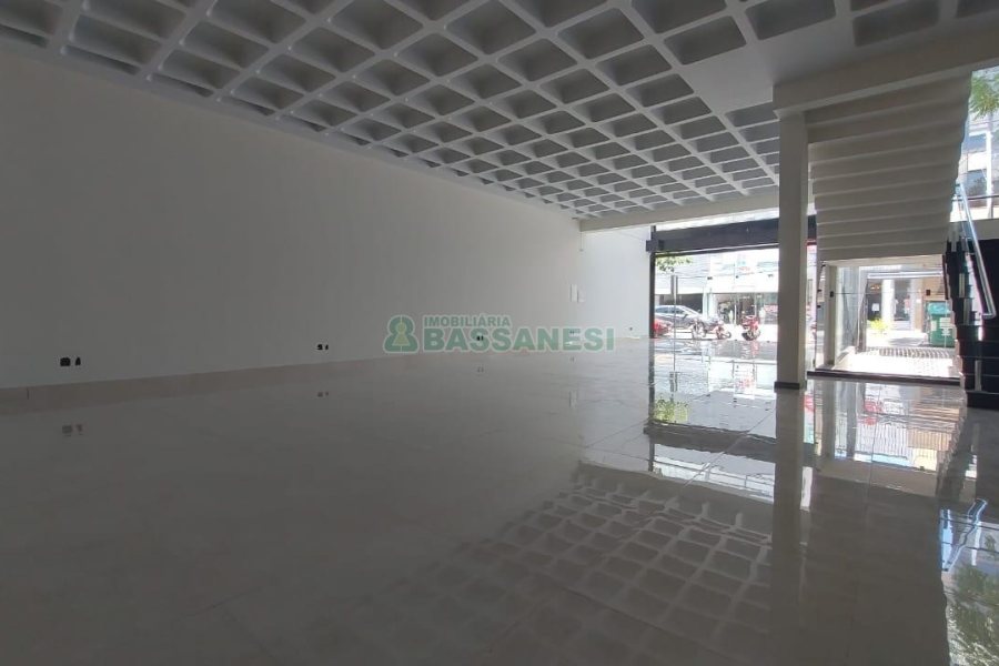 Loja com 522m², no bairro São Pelegrino em Caxias do Sul para Alugar
