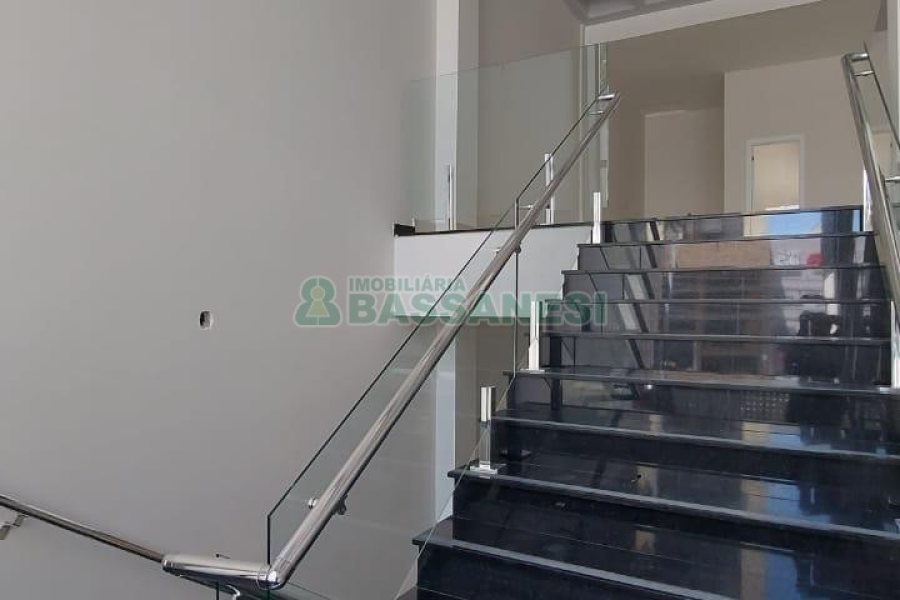 Loja com 522m², no bairro São Pelegrino em Caxias do Sul para Alugar