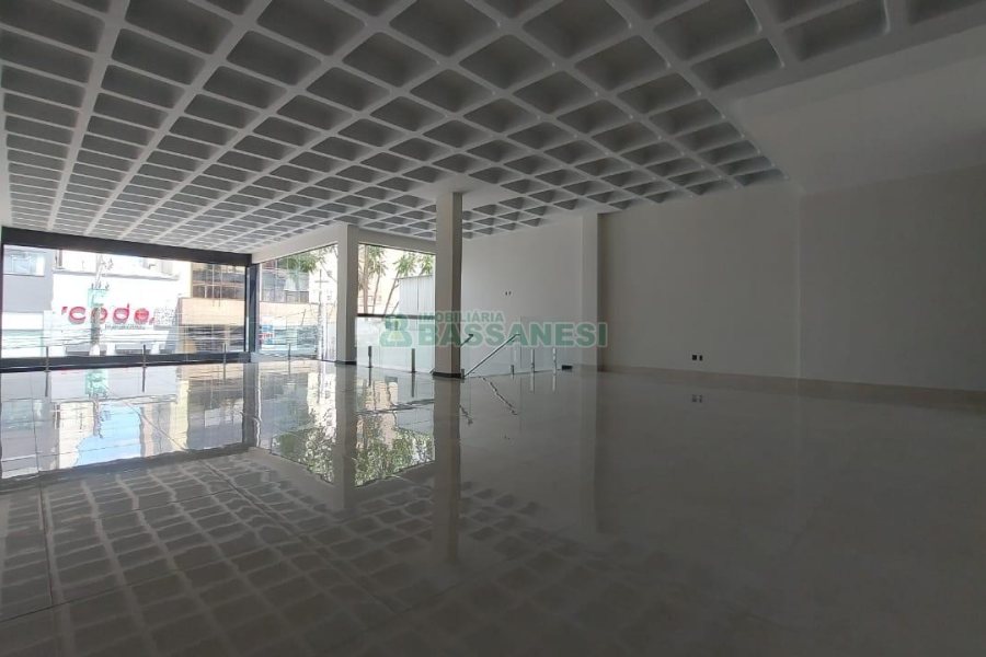 Loja com 522m², no bairro São Pelegrino em Caxias do Sul para Alugar