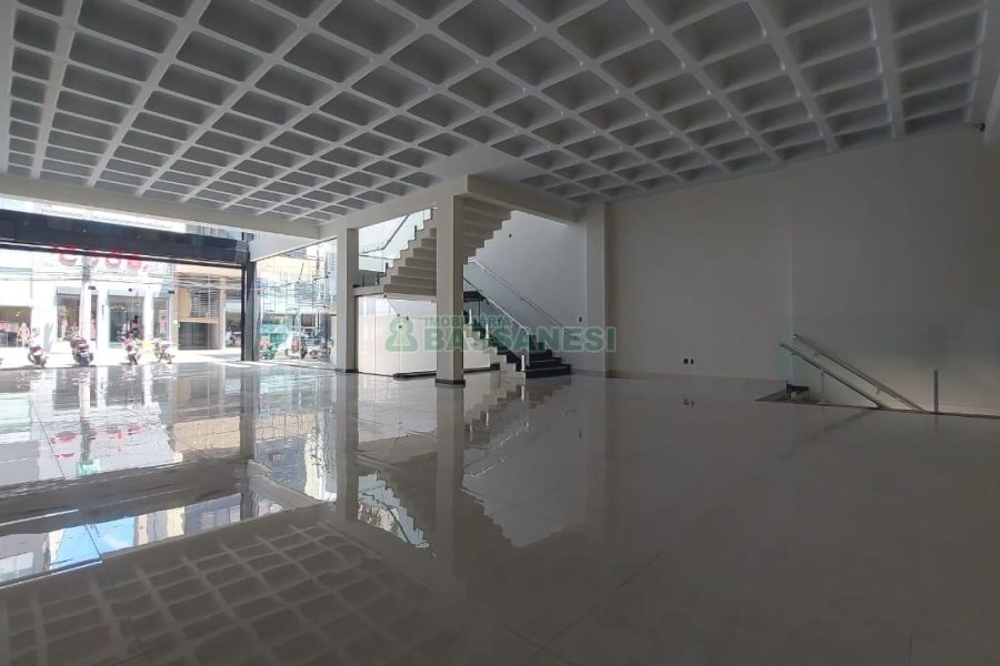 Loja com 522m², no bairro São Pelegrino em Caxias do Sul para Alugar