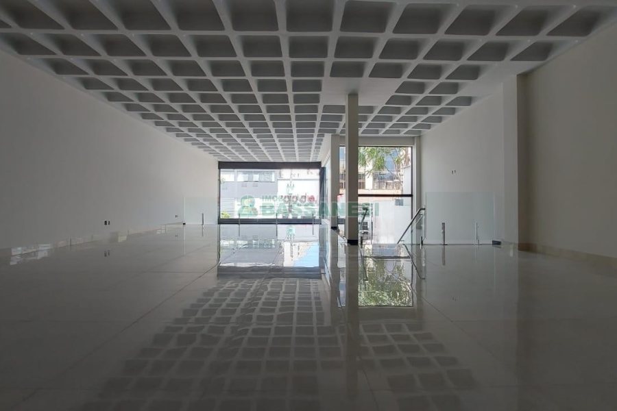 Loja com 522m², no bairro São Pelegrino em Caxias do Sul para Alugar